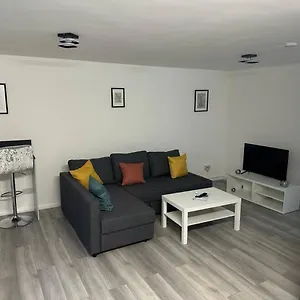 https://apt-stylish-at-carlton-grove.cambridgehotelsuk.com