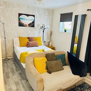 https://apt-studio-in-london-bethnal-green.cambridgehotelsuk.com